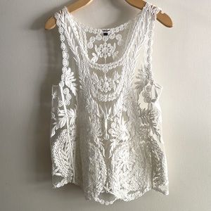 ✨2/15✨ Sheer and crochet style white tank top